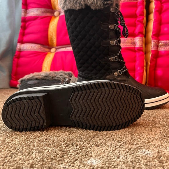 Black and Fur Snow Boots - Picture 7 of 7